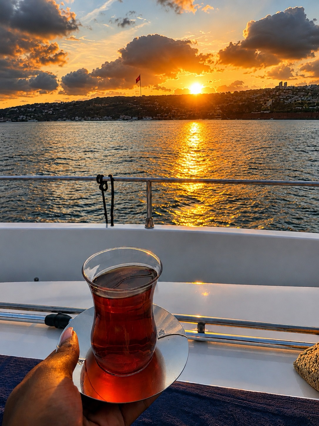 As the sun slowly disappears beyond the Bosphorus, golden reflections begin to dance across the water… ✨
With a warm cup of tea in your hands, a gentle breeze, and Istanbul’s breathtaking skyline surrounding you, an unforgettable evening awaits.
#BosphorusCruise #SunsetInIstanbul #VisitIstanbul #IstanbulExperience #GoldenHour